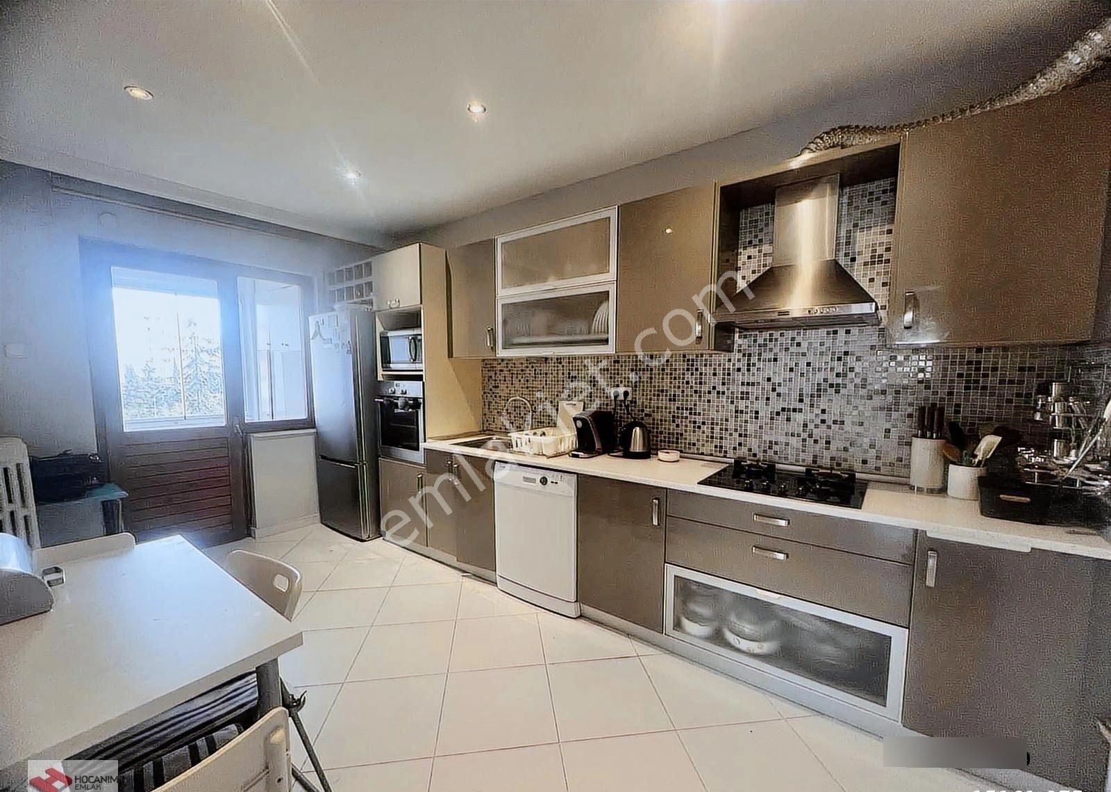 Görkem Sitesinde Manzaralı Otoparklı 3+1+kilerli - Görsel 24