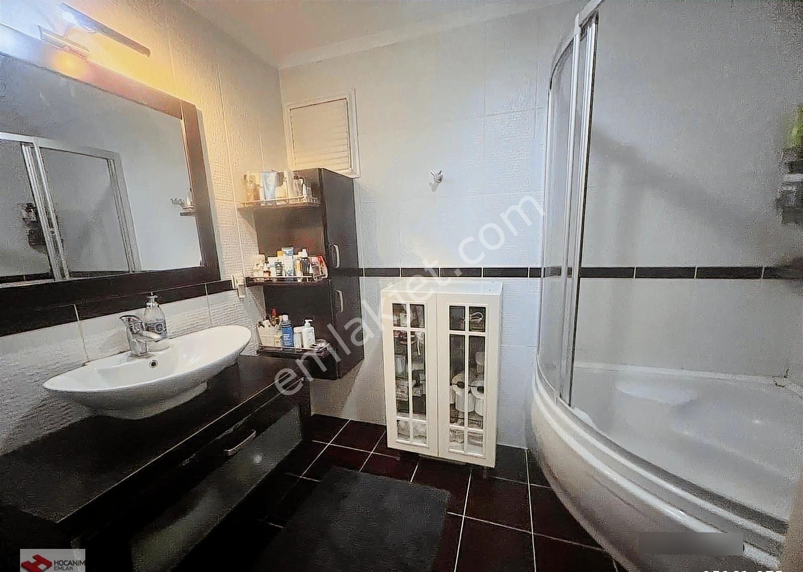 Görkem Sitesinde Manzaralı Otoparklı 3+1+kilerli - Görsel 4