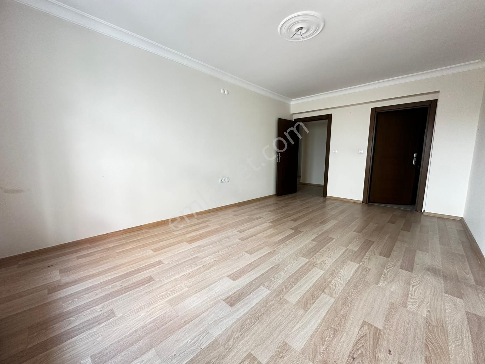 Esertepe'de Cadde Yakını Ara Katta Asansörlü Ebeveyn Banyolu 4+1 Fırsat Daire - Görsel 22