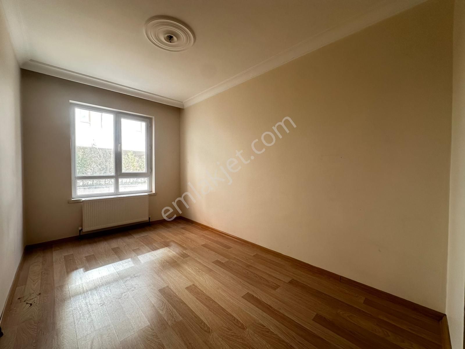 Esertepe'de Cadde Yakını Ara Katta Asansörlü Ebeveyn Banyolu 4+1 Fırsat Daire - Görsel 13