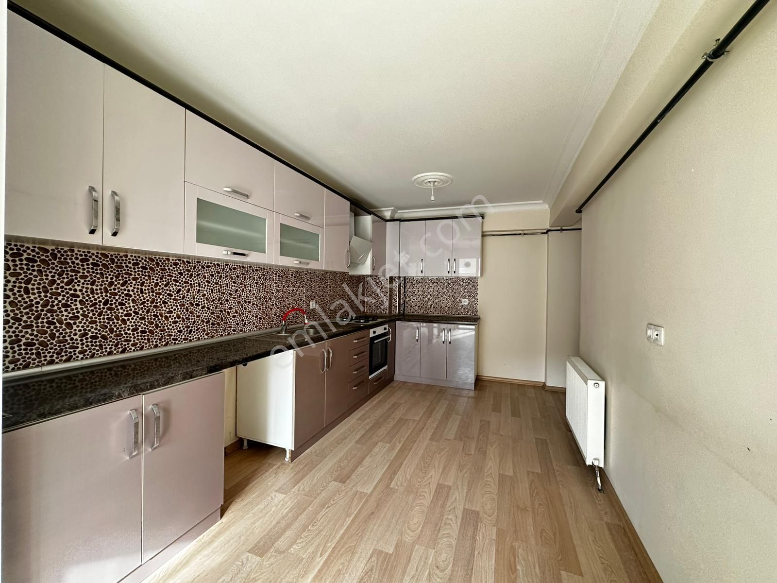 Esertepe'de Cadde Yakını Ara Katta Asansörlü Ebeveyn Banyolu 4+1 Fırsat Daire - Görsel 26