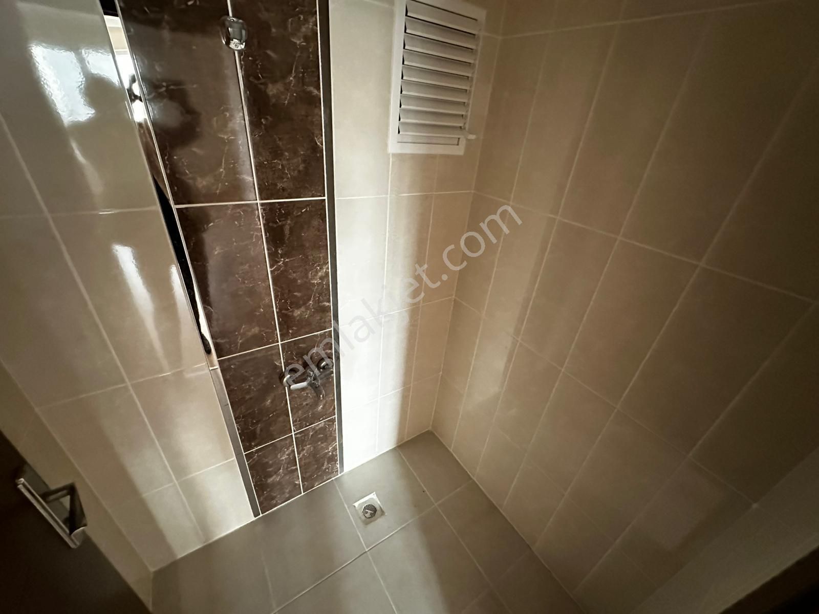 Esertepe'de Cadde Yakını Ara Katta Asansörlü Ebeveyn Banyolu 4+1 Fırsat Daire - Görsel 5