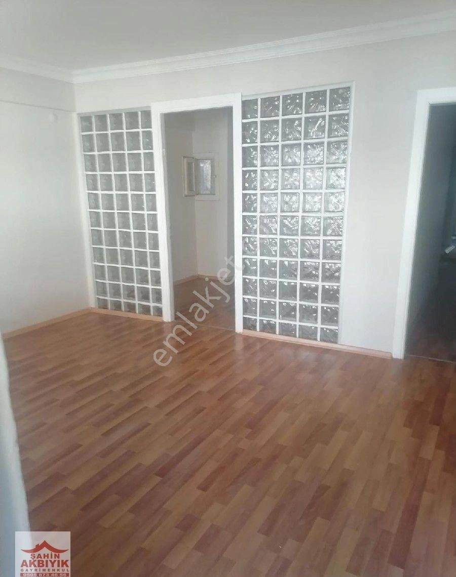 Bayraklı T.kule Mah 2+1 Ara Kat 90 M2 Paylı Mülkiyet - Görsel 3