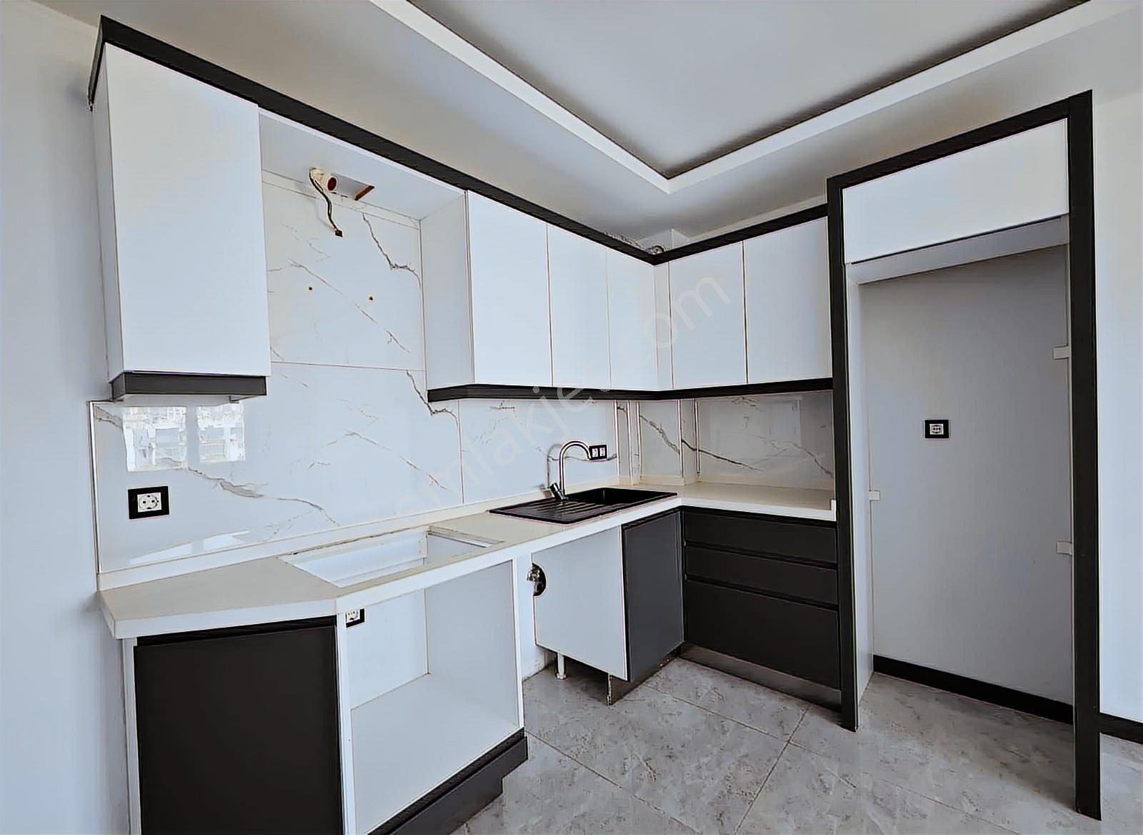 Cumhuriyet Mahallesi'nde Kiralık Geniş 1+1