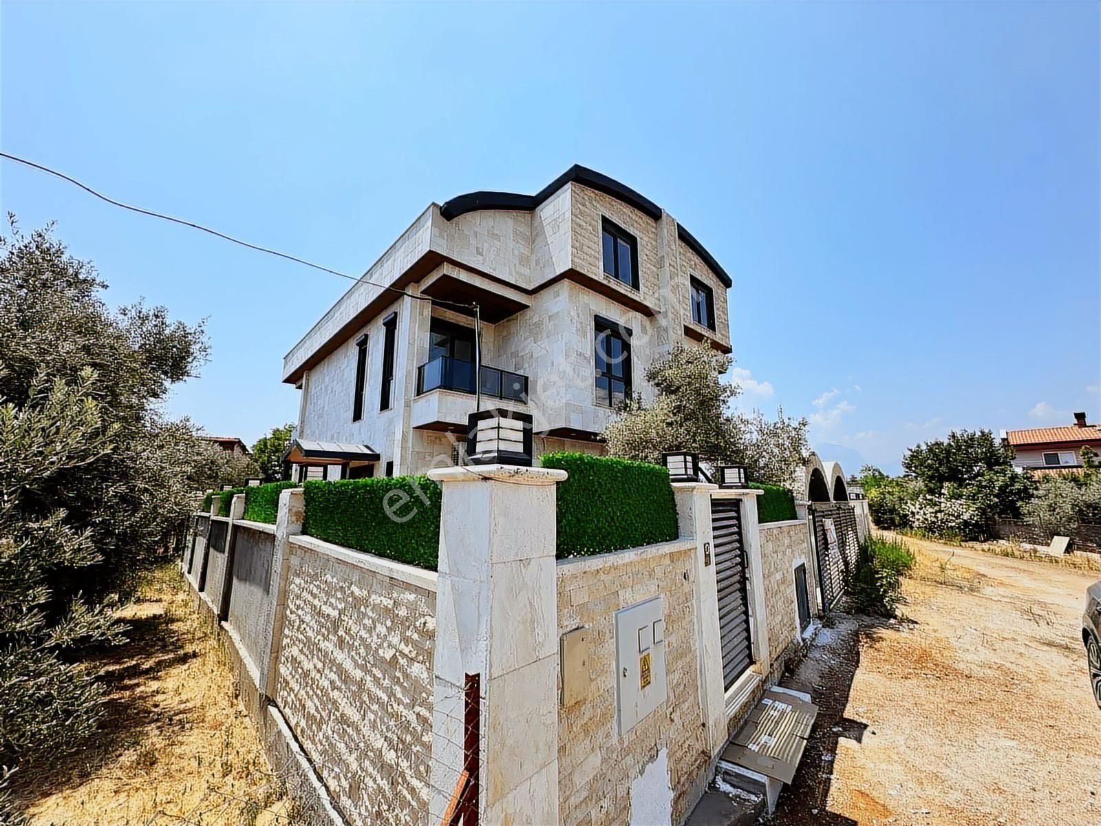 Antalya'da 450 M2 7+1 Havuz 4 Katlı Asansör Ultra Lüks İskanlı - Görsel 25