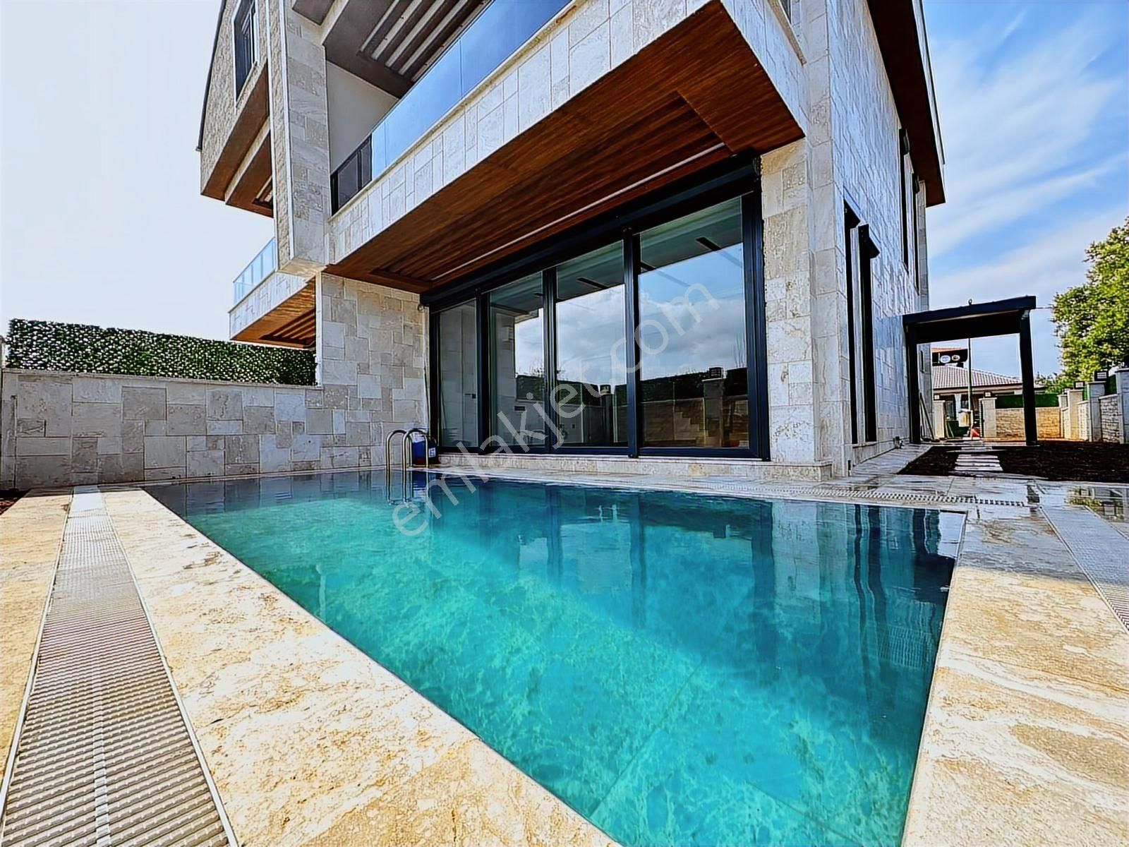 Antalya'da 450 M2 7+1 Havuz 4 Katlı Asansör Ultra Lüks İskanlı - Görsel 16