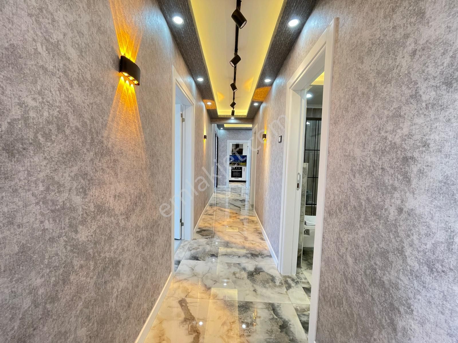 Kariyer'den Ultra Lüx Yapılı Çft Banyolu Yüksek Katta 3+1 Daire - Görsel 17