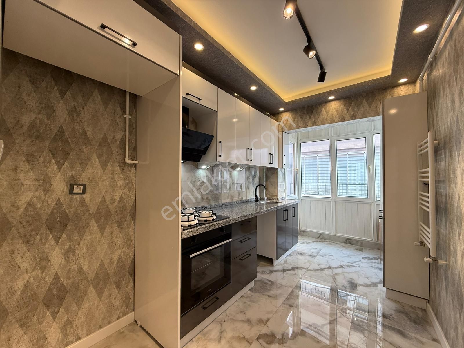 Kariyer'den Tepebaşın'da Manzaralı Katta Ultra Lüx Yapılı 3+1 Daire - Görsel 17