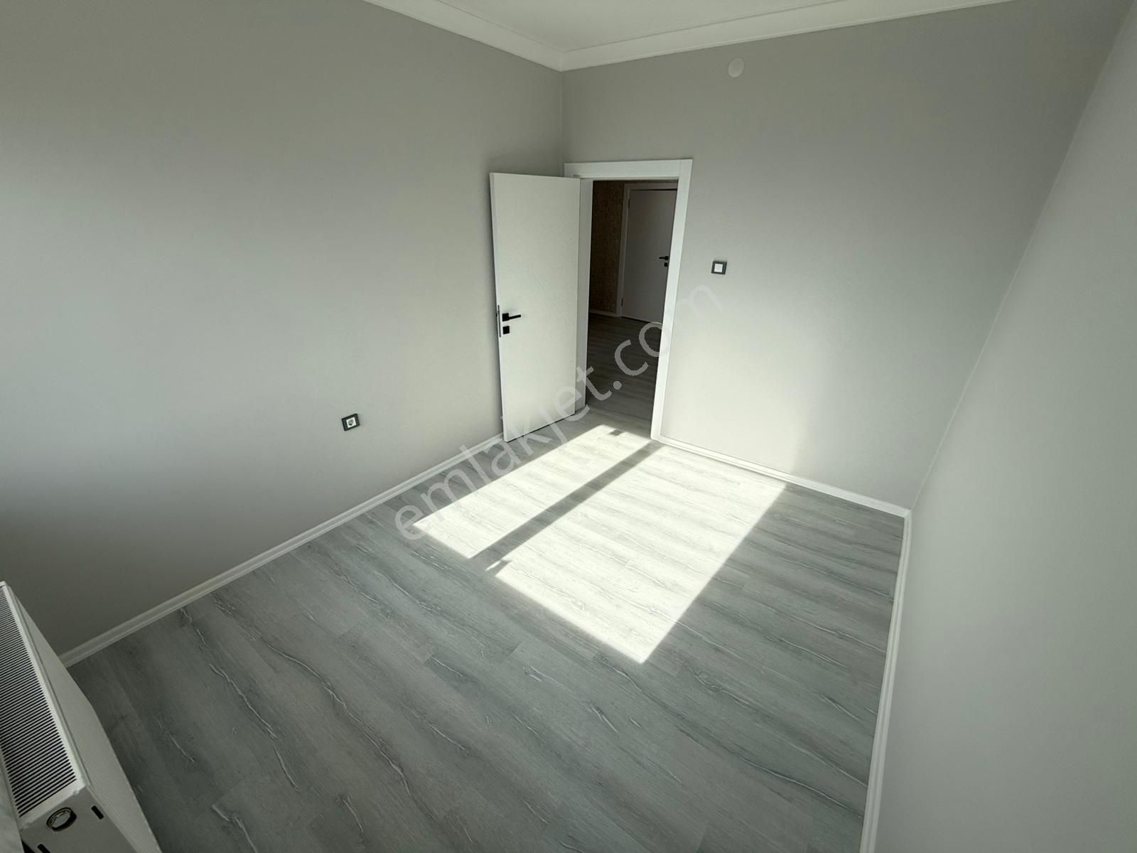 Kariyer'den Tepebaşın'da Manzaralı Katta Ultra Lüx Yapılı 3+1 Daire - Görsel 27