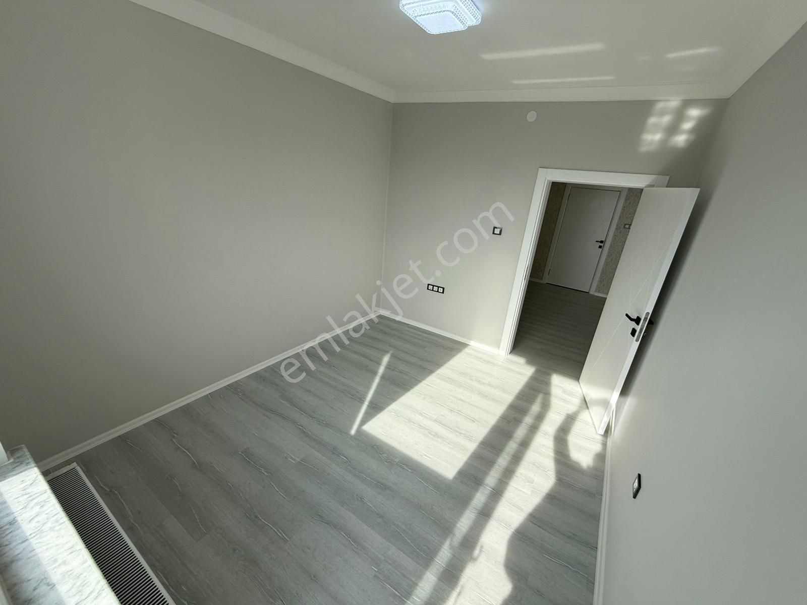 Kariyer'den Tepebaşın'da Manzaralı Katta Ultra Lüx Yapılı 3+1 Daire - Görsel 20