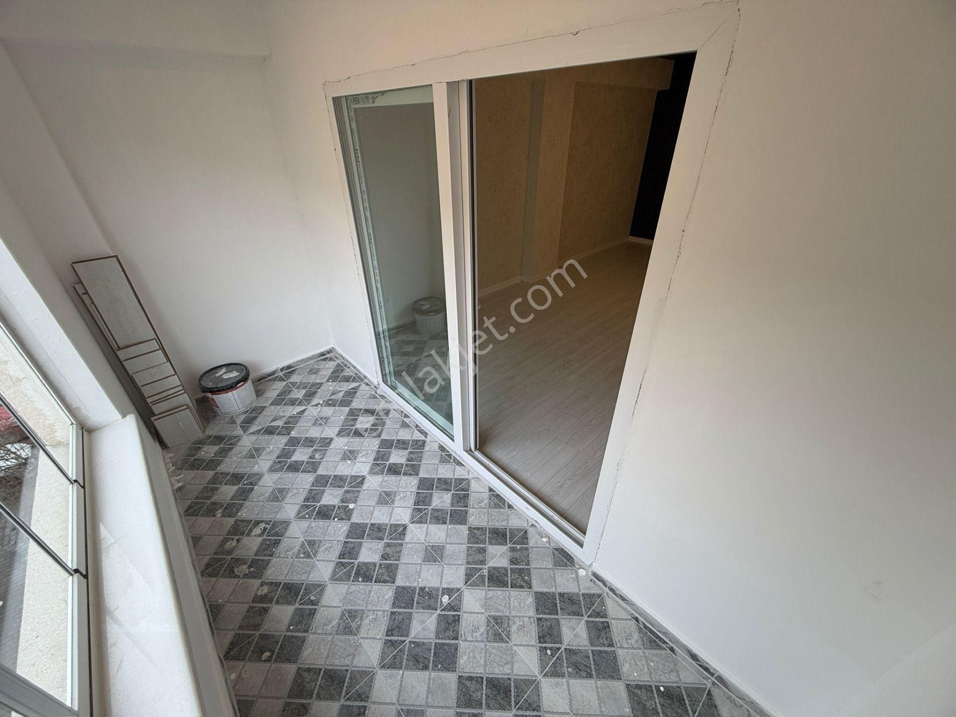 Kariyer'den Tepebaşı'nda Belediye Yakını Ara Katta Lüx 3+1 Daire - Görsel 12