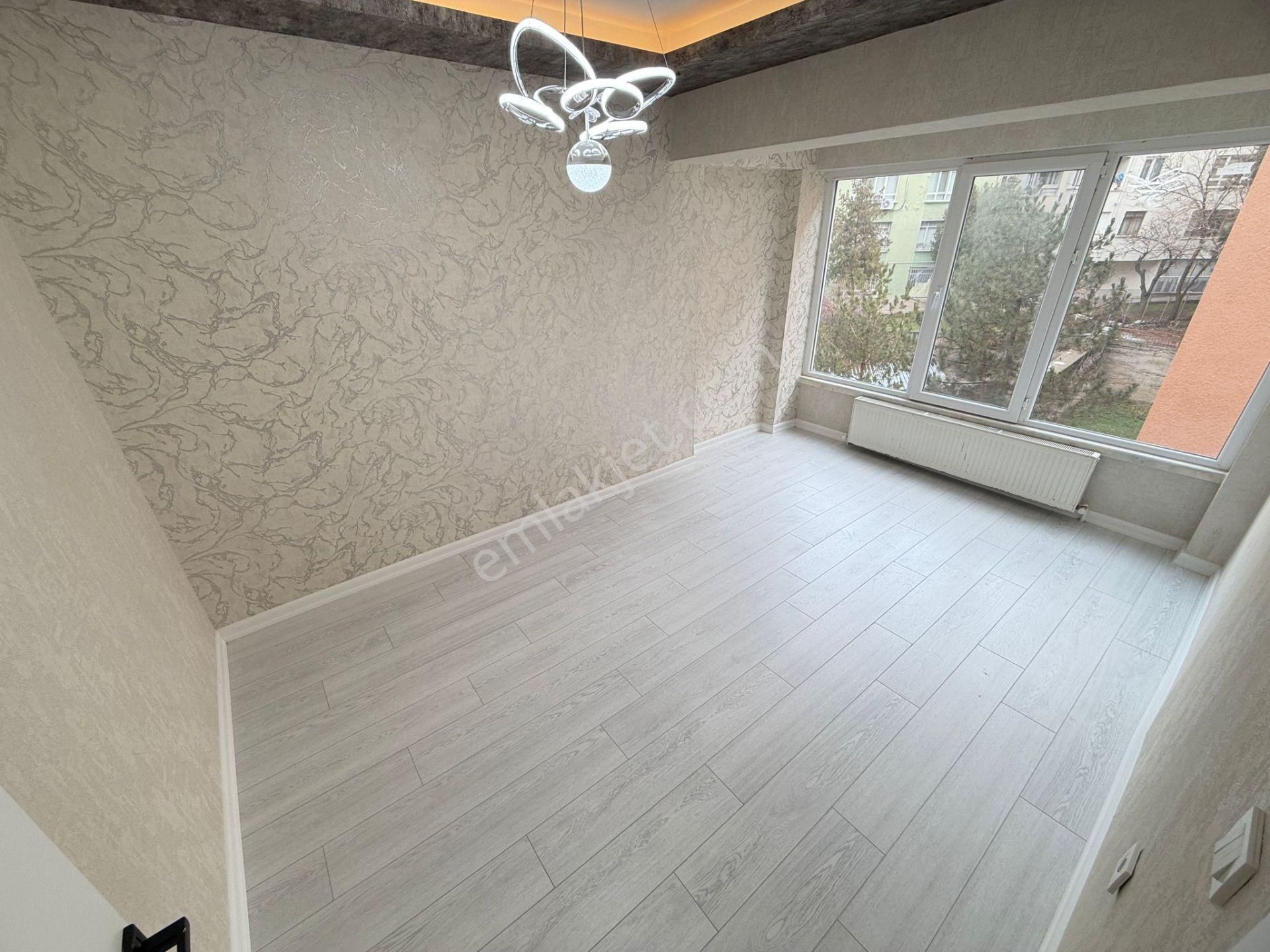 Kariyer'den Tepebaşı'nda Belediye Yakını Ara Katta Lüx 3+1 Daire - Görsel 22