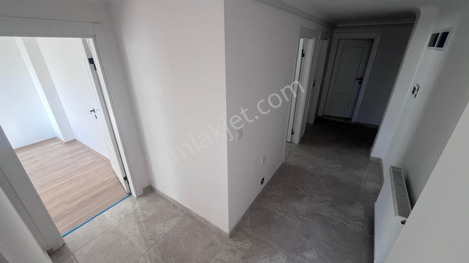 Karayaz'dan Çam Sokak'ta Efsane Satılık 2+1 Kapalı Mutfak