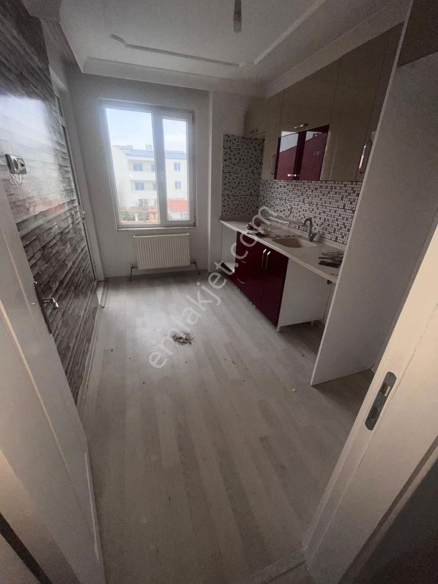 Kemalpaşa Mahallesi'nde Acil Satılık 2+1 Kapalı Mutfak Daire - Görsel 5