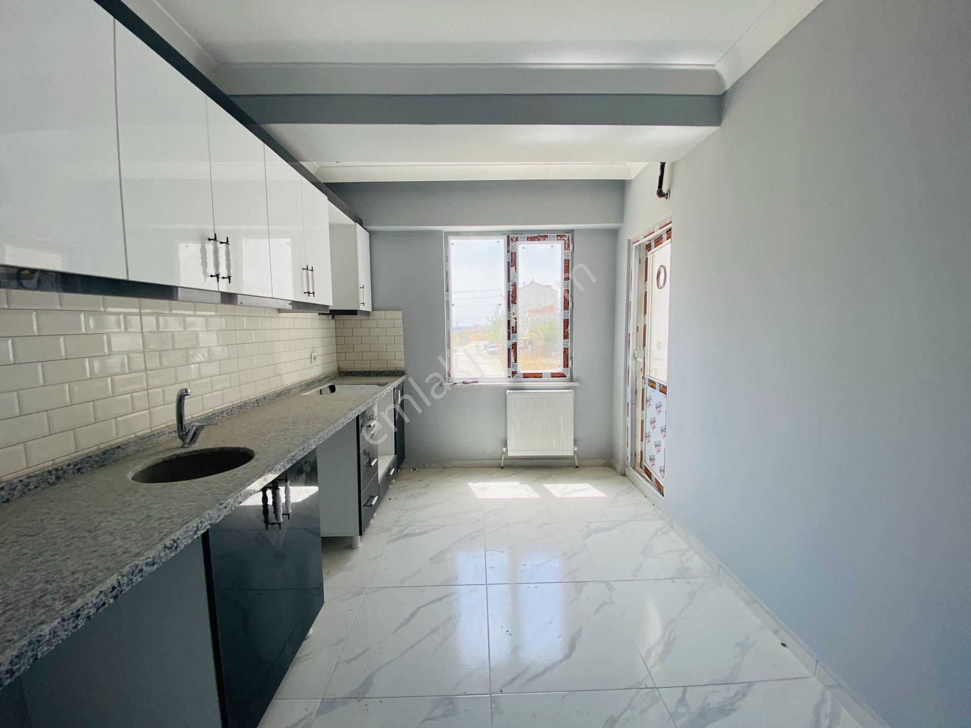 Güven'den Kapaklı'da Caddeye,servislere Yakın,k.otoparklı 2+1 Ev - Görsel 8