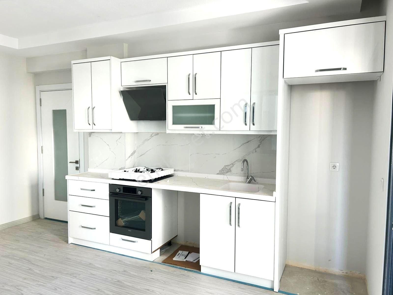 Yükselden Kadıköyde Ön Cephe Doğalgazlı Geniş Sıfır 1+1 Daire - Görsel 14