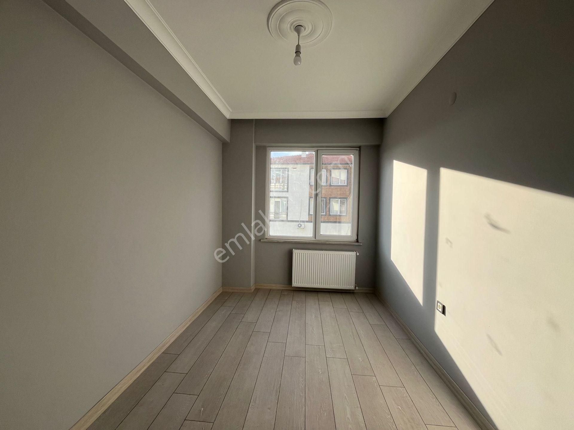 Yükselden Kadıköyde Çift Balkonlu Ebeveyn Banyolu Geniş 2+1 - Görsel 11