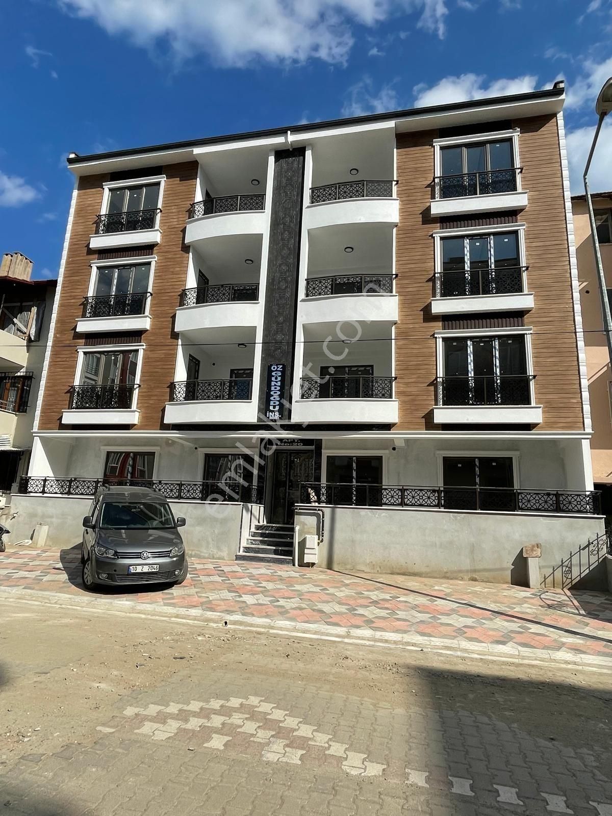 Edremit Gazicelal Mahallesi Adliye Yakını Satılık