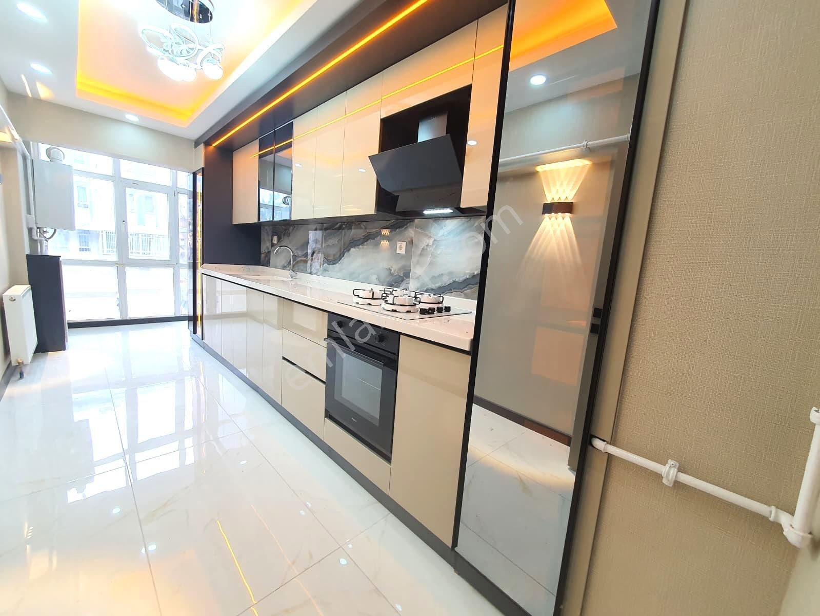 Plevne Mah'de Cadde Üzeri Ful Yapılı Kat Konumunda Daire