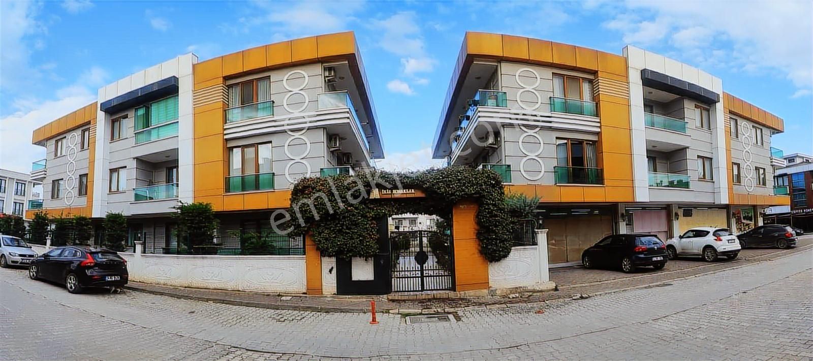 Adnan Menderes Mahallesin'de Satılık 3+1 Daire (eşyalı )
