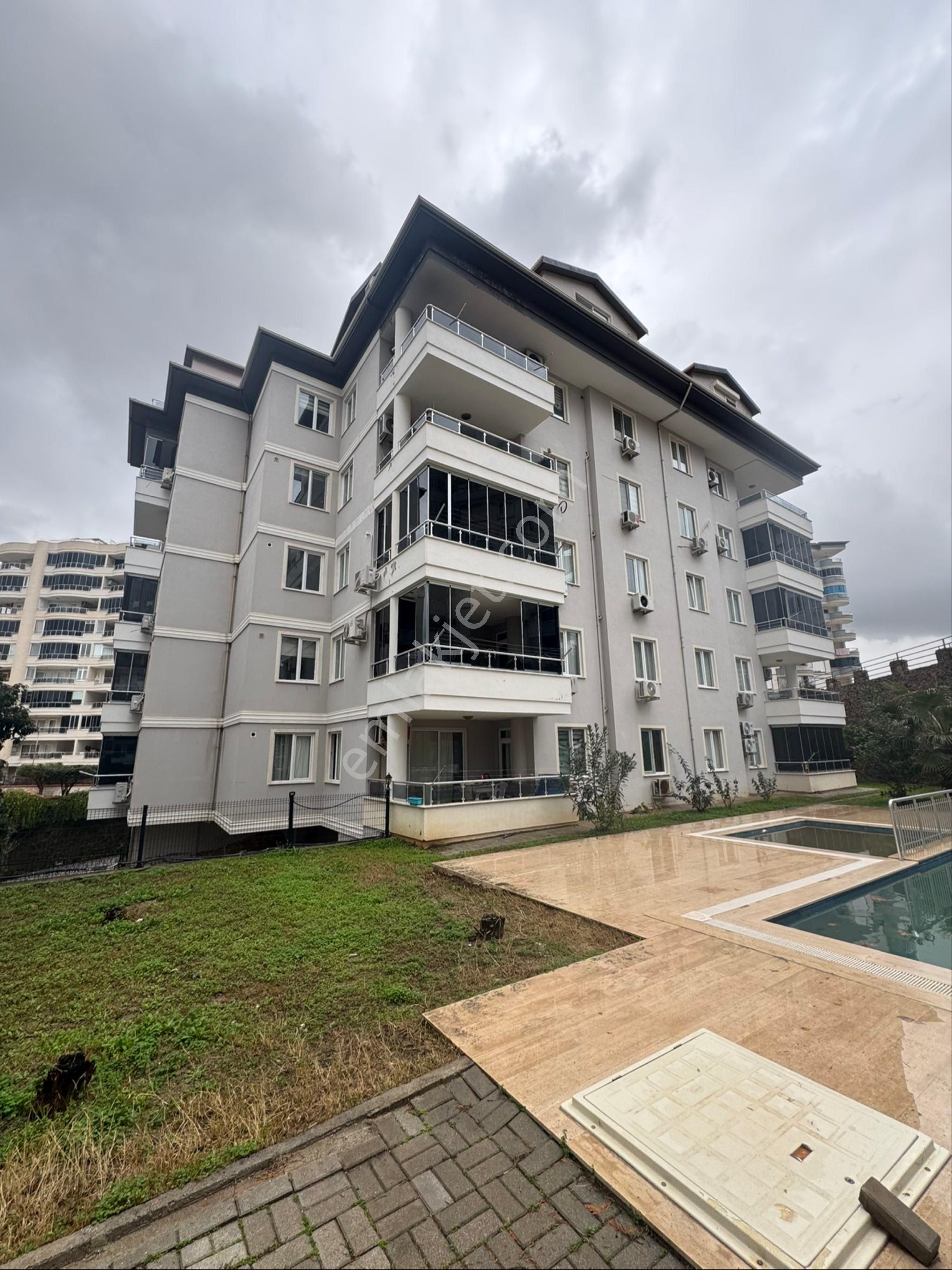 Tosmurda Satılık Geniş 2+1 Havuzlu Daire