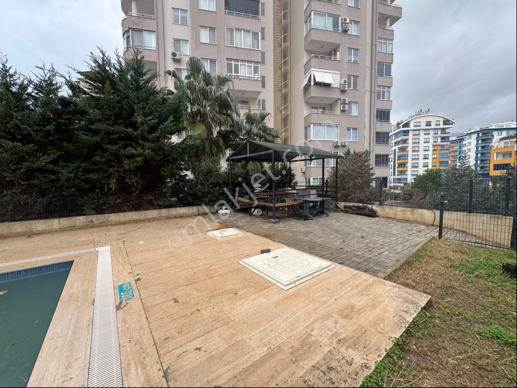 Tosmurda Satılık Geniş 2+1 Havuzlu Daire - Görsel 3