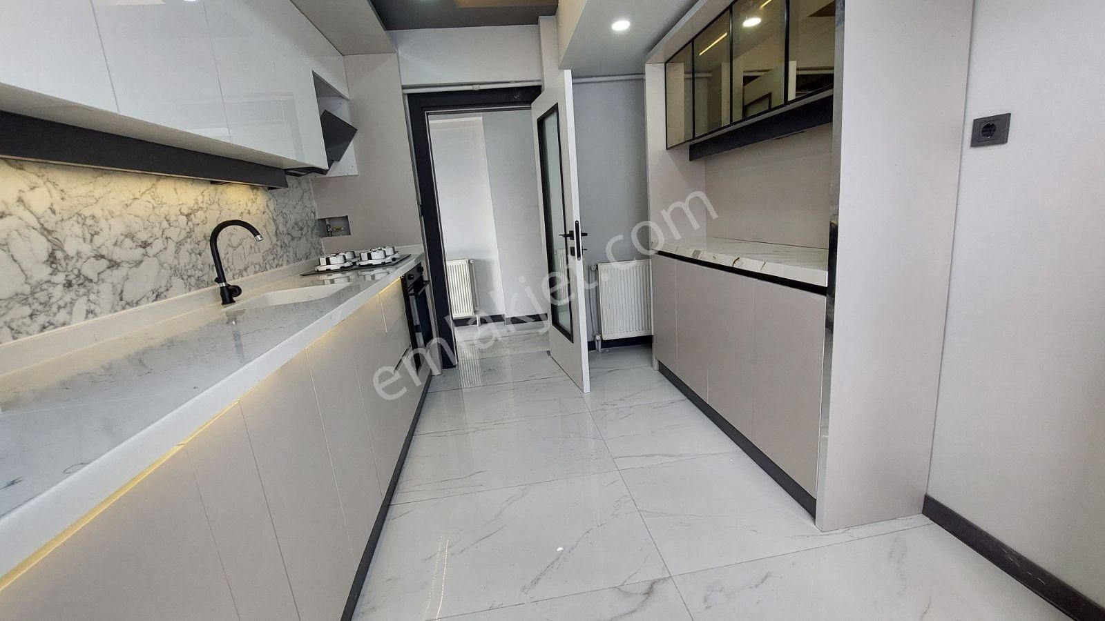 Akşemsettin'de Güney Yol 3 Cepheli Full Utra Lüks 3+1 - Görsel 16