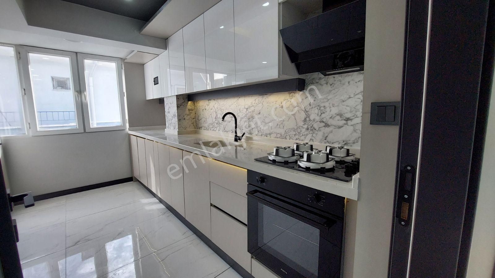 Akşemsettin'de Güney Yol 3 Cepheli Full Utra Lüks 3+1 - Görsel 6