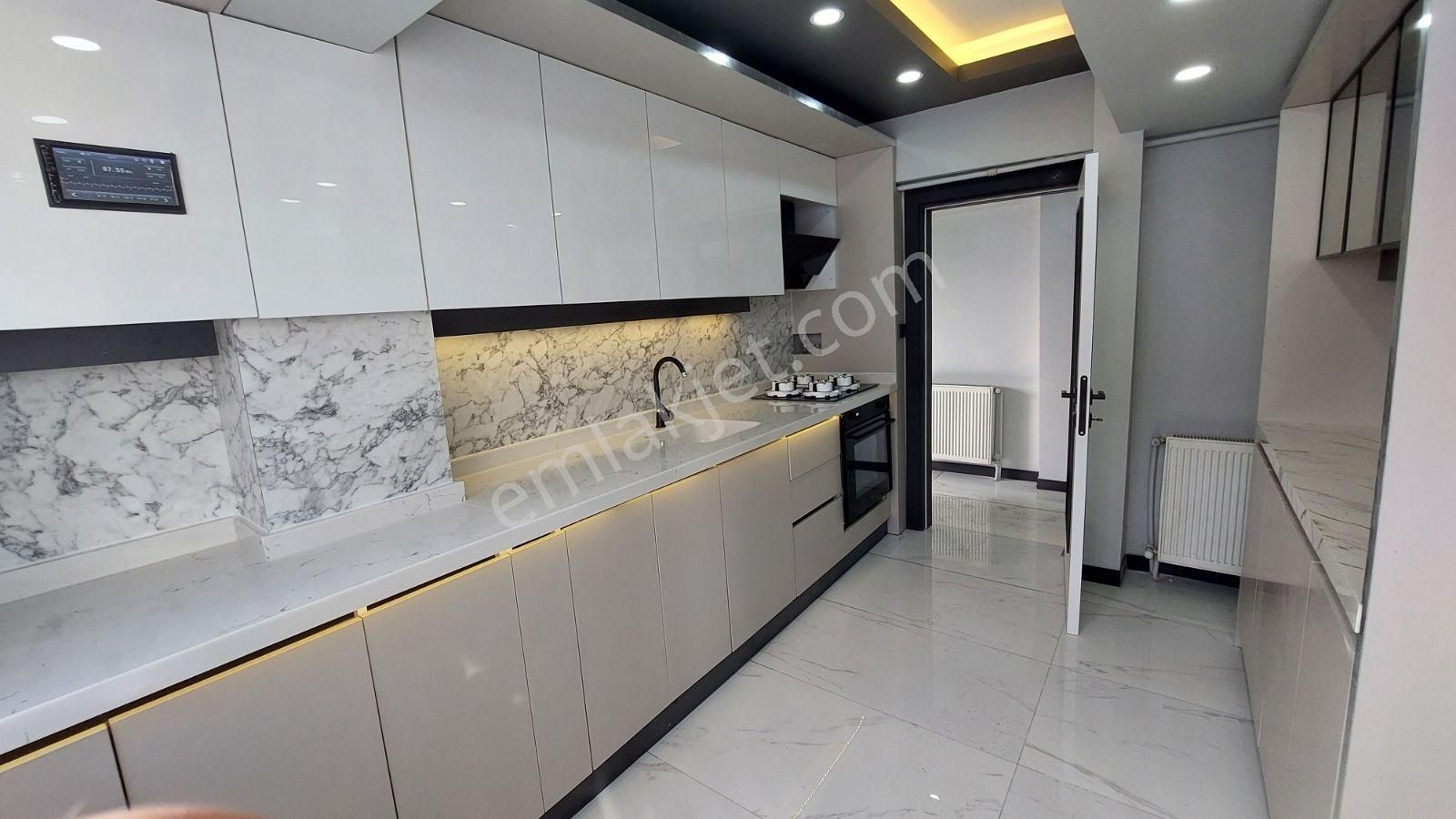 Akşemsettin'de Güney Yol 3 Cepheli Full Utra Lüks 3+1 - Görsel 17