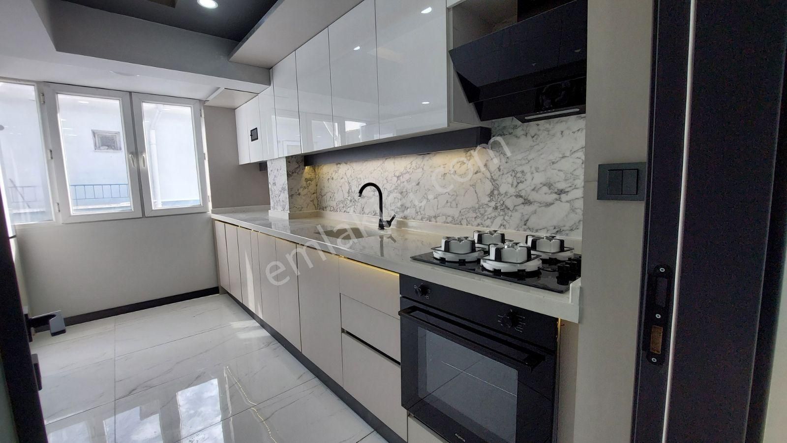 Akşemsettin'de Güney Yol 3 Cepheli Full Utra Lüks 3+1 - Görsel 22