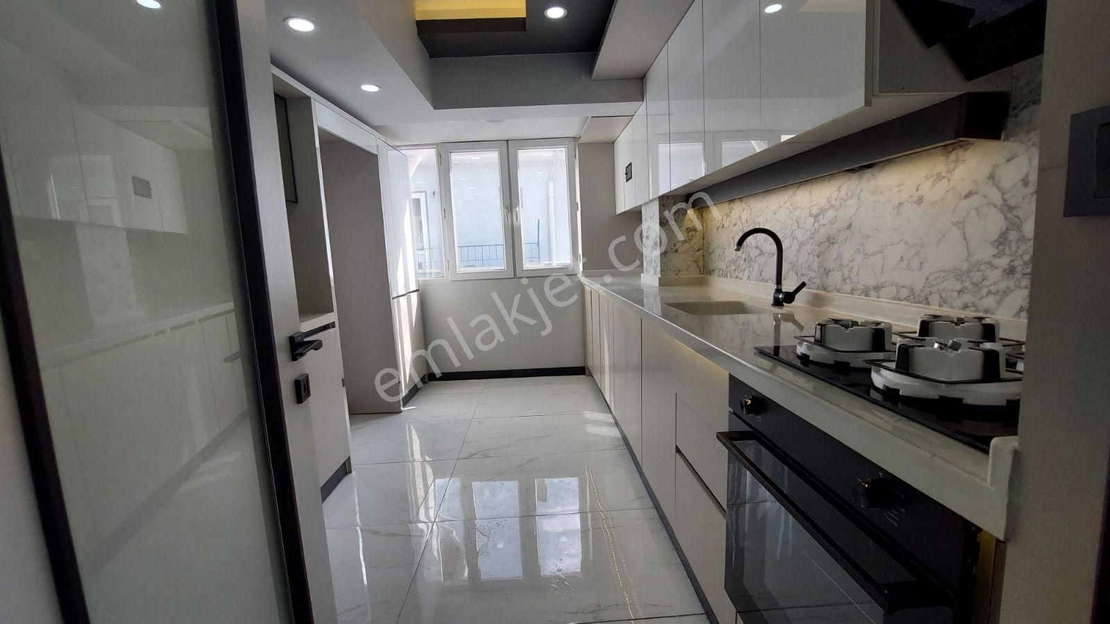 Akşemsettin'de Güney Yol 3 Cepheli Full Utra Lüks 3+1 - Görsel 34