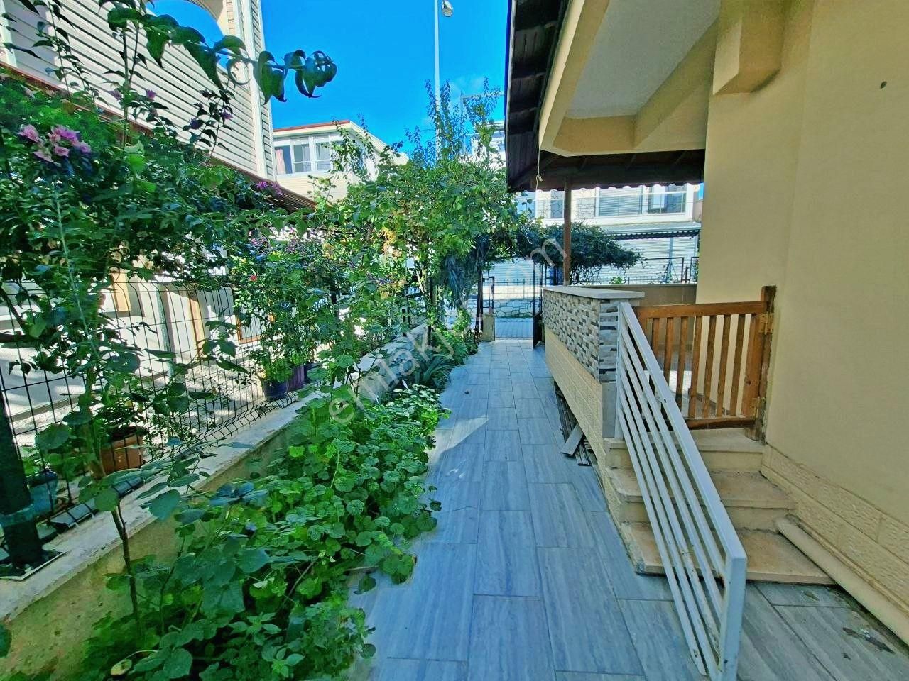 Yetkisi Uytundan Akçayda Denize 30 Metre Isı Pompalı 3+1 Villa