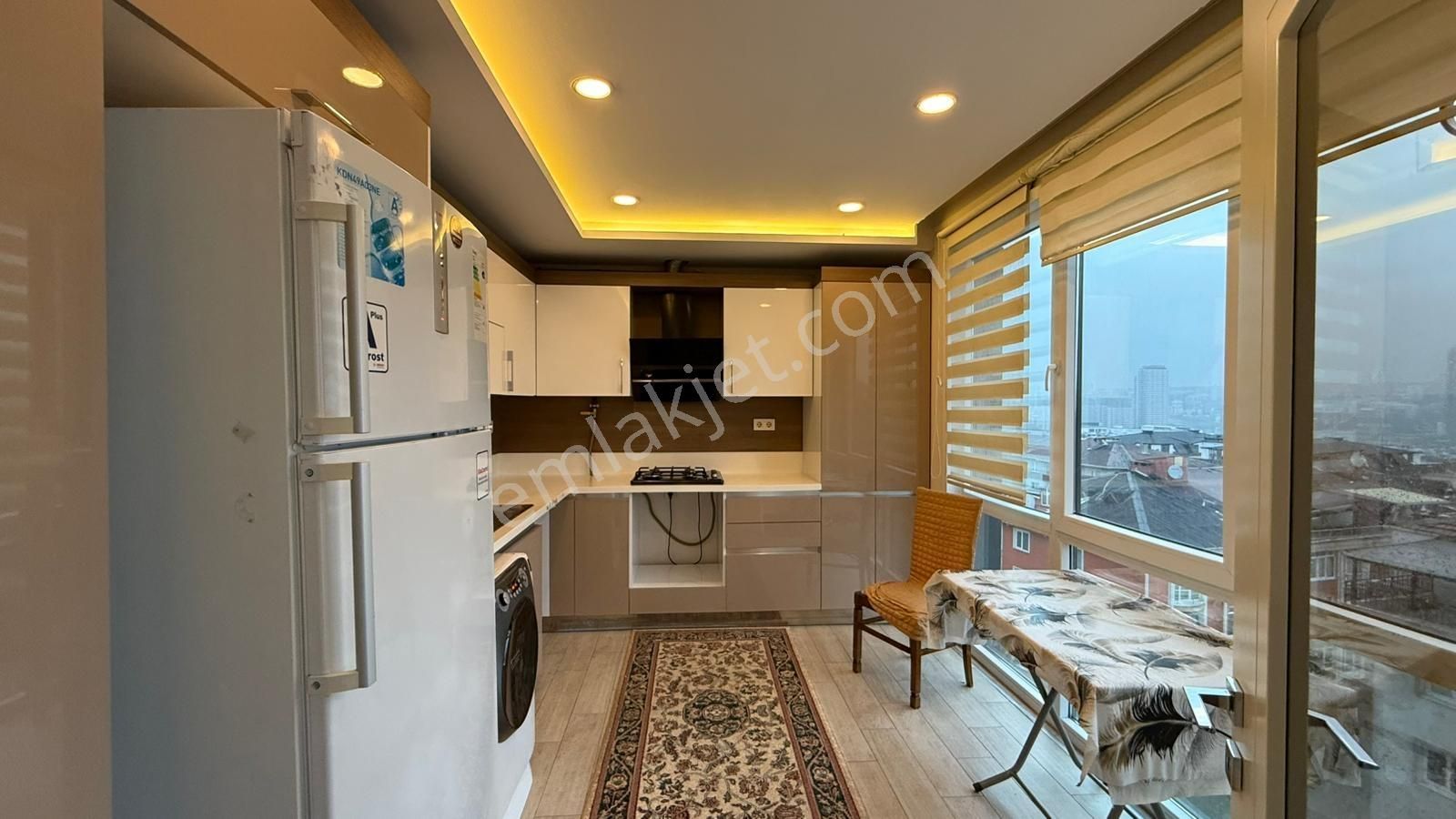 Vista Yapı'dan Metrobüse Yakın Aile Sitesinde Kiralık 2+1 Arakat