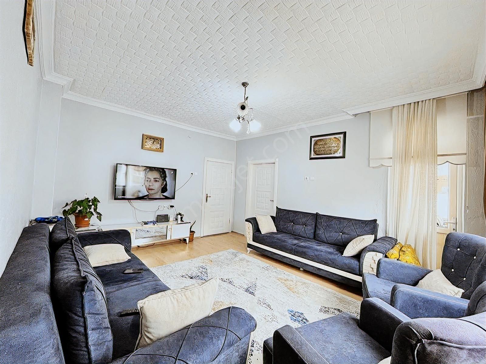 Zafer Mahallesinde Acil Satılık 3+1 Üst Kat Daire - Görsel 3