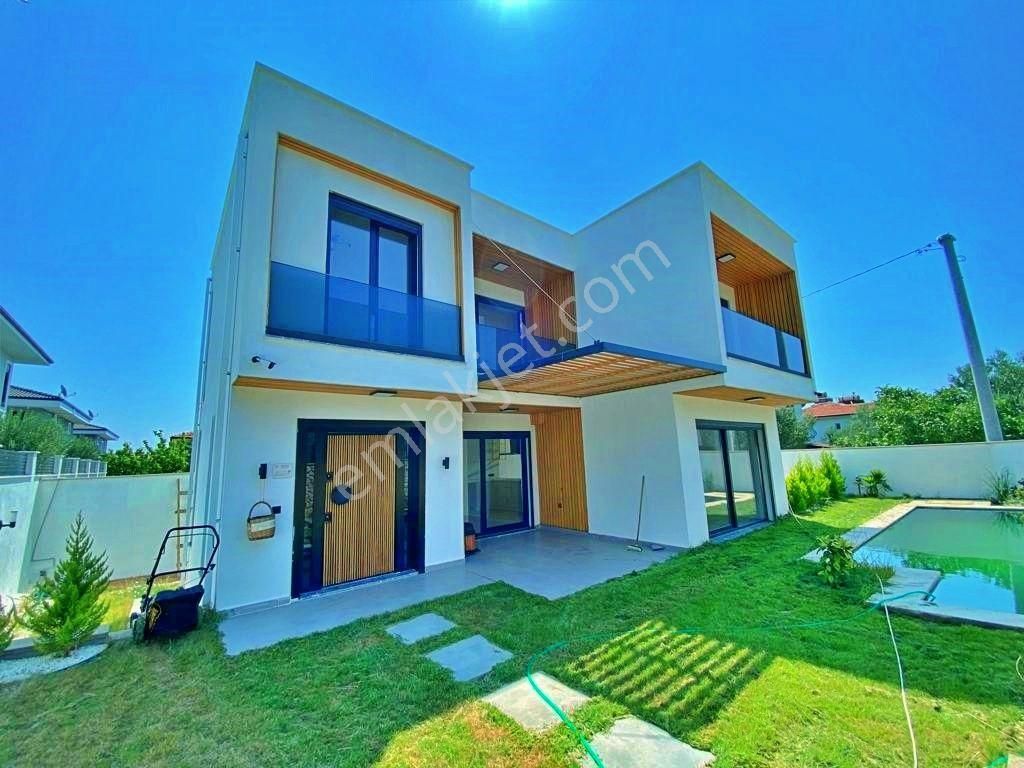 Uytun'dan Güre'de Sauna Yüzme Havuzlu Ultralüx 5+1 Satılık Villa