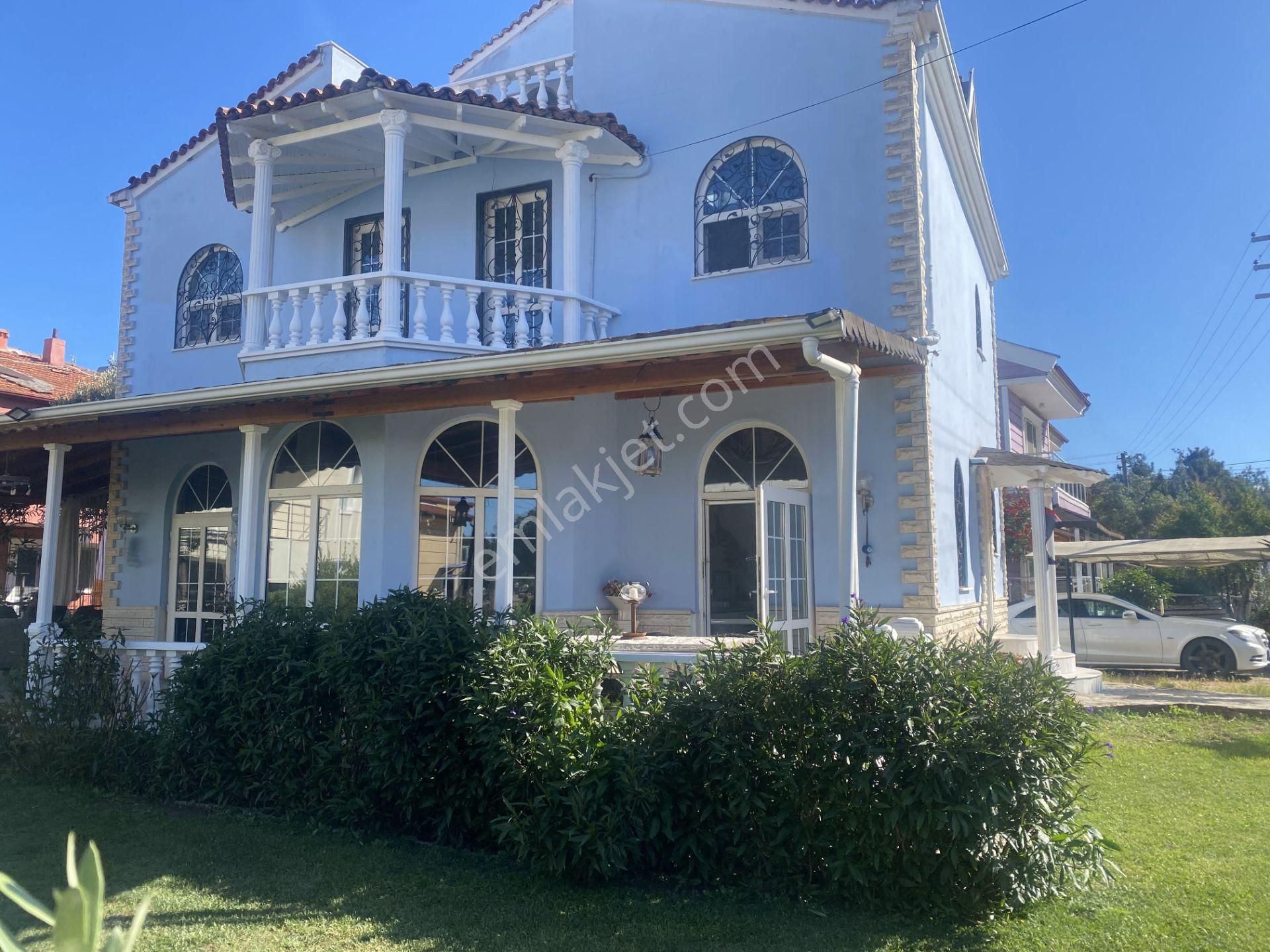 Ayvalık Sarımsaklı Da Satılık Mustakil Dubleks Villa.