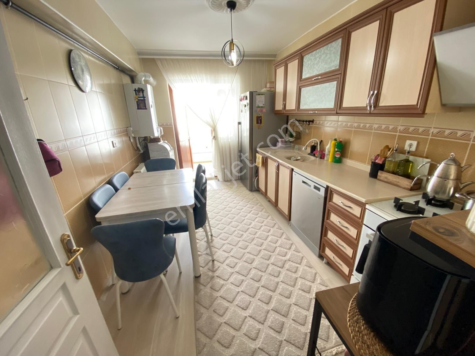 Karapürçek Eyüp Cami Yakını 3.kat 3+1 Kombi C.balkon Duşakabin Anksrta Ocak Full Yapılı - Görsel 3