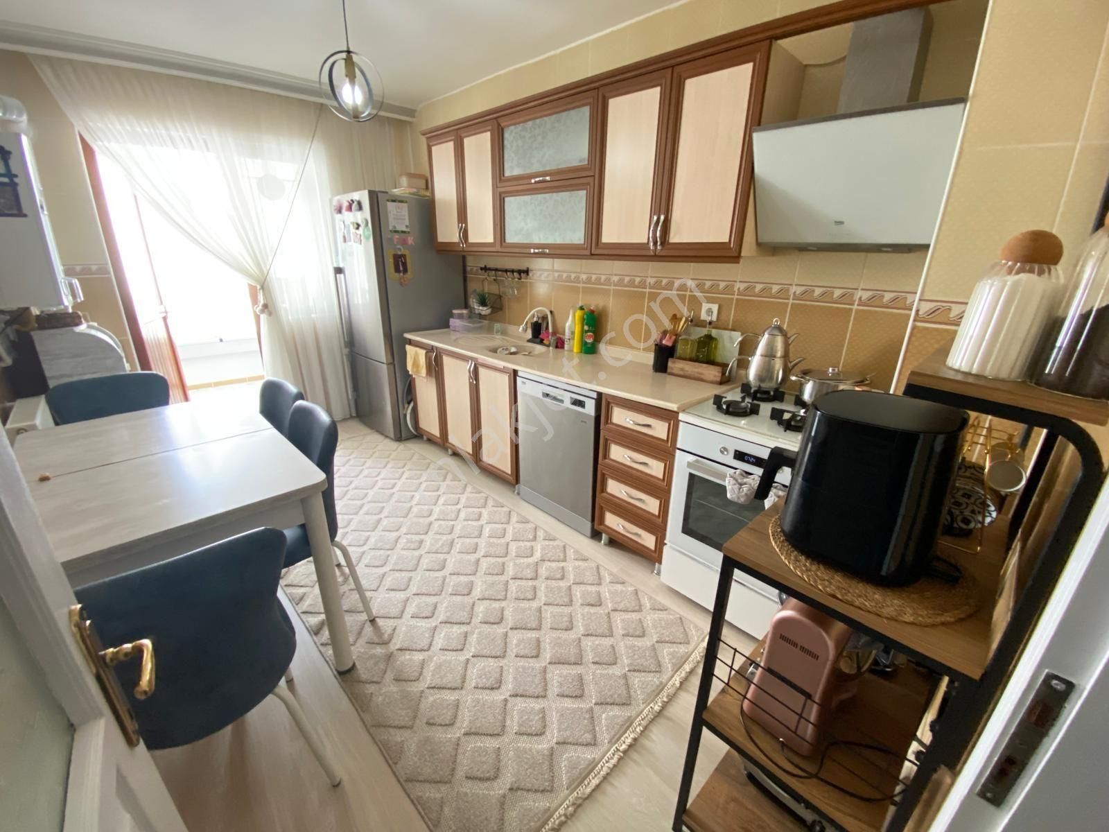 Karapürçek Eyüp Cami Yakını 3.kat 3+1 Kombi C.balkon Duşakabin Anksrta Ocak Full Yapılı - Görsel 4