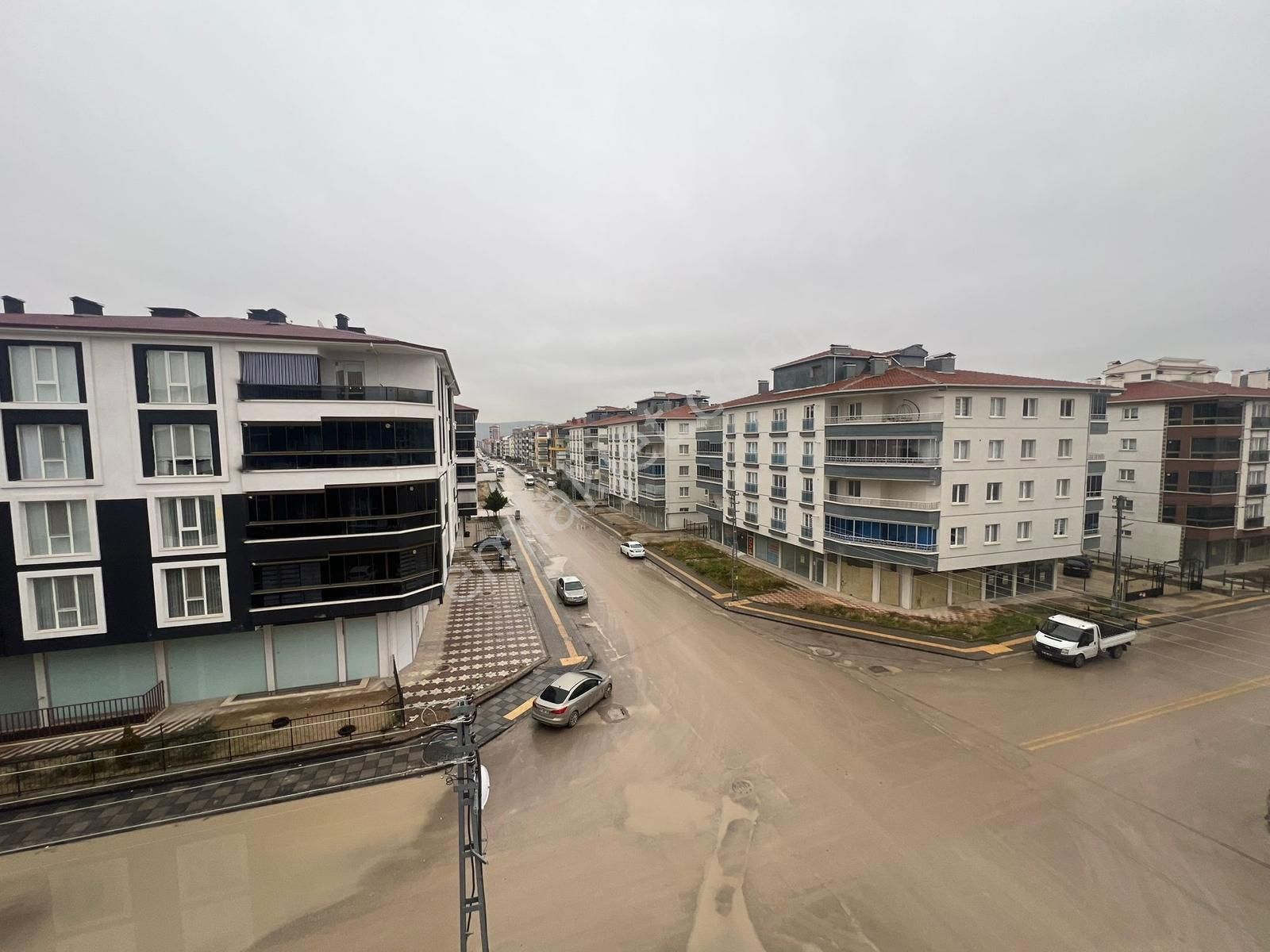 Yenikent Menderes Mah. Sıfır Ara Katta Geniş Balkonlu 3+1 Daire - Görsel 7