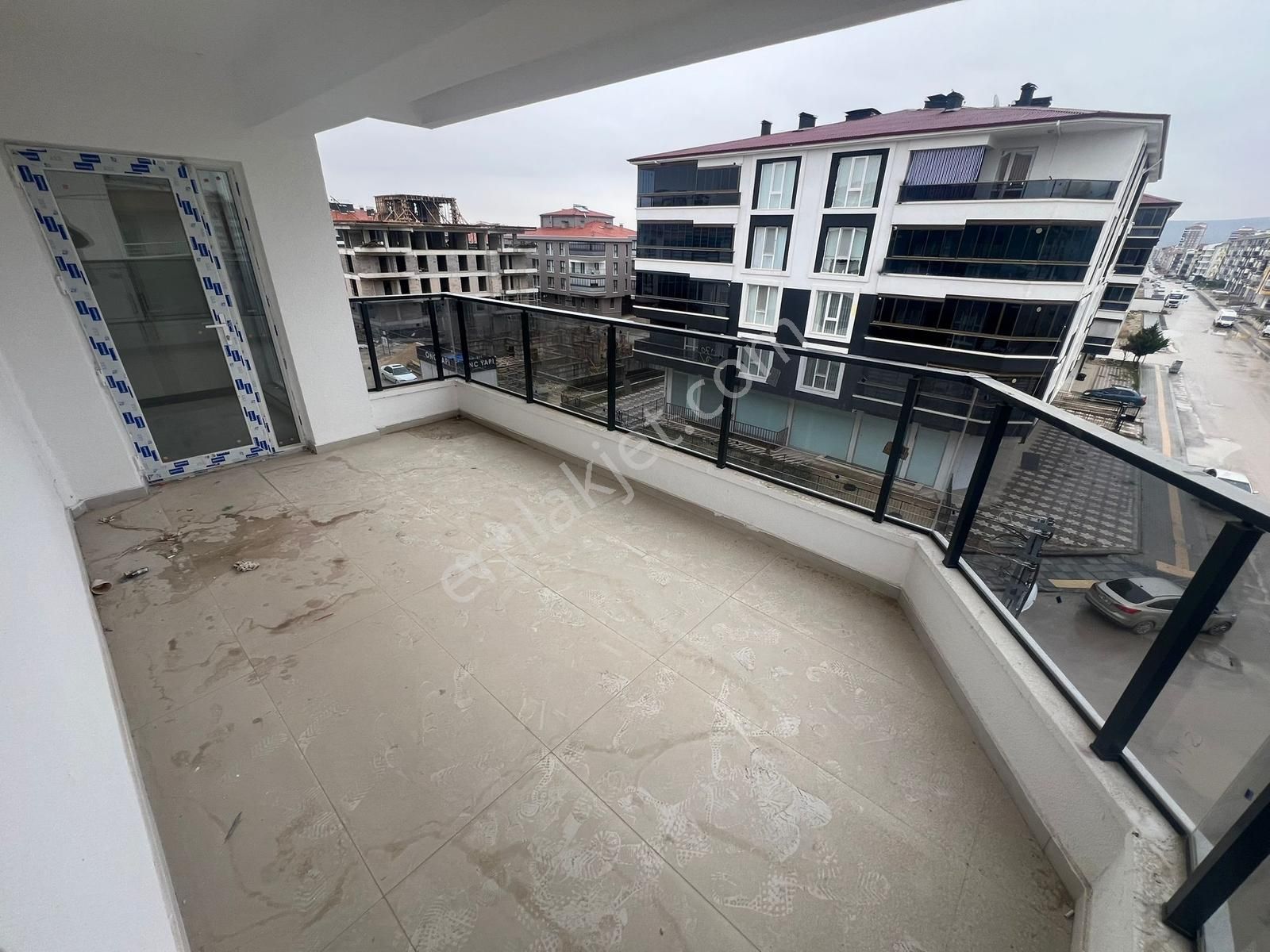 Yenikent Menderes Mah. Sıfır Ara Katta Geniş Balkonlu 3+1 Daire - Görsel 13