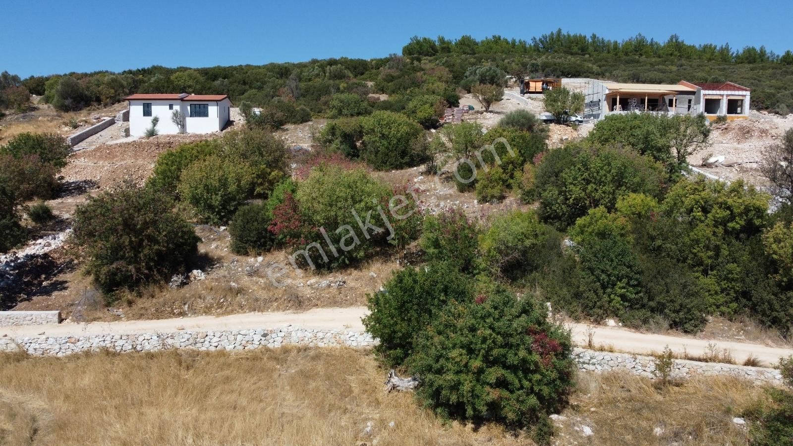 Urla Barbaros Köyünde Manzaralı Tarla - Görsel 6