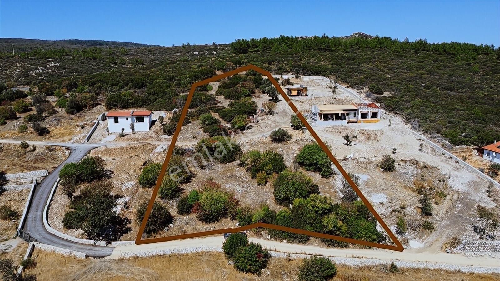 Urla Barbaros Köyünde Manzaralı Tarla - Görsel 3