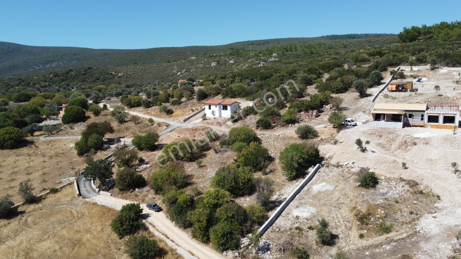 Urla Barbaros Köyünde Manzaralı Tarla - Görsel 8