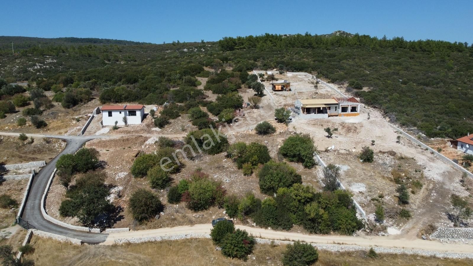 Urla Barbaros Köyünde Manzaralı Tarla - Görsel 4