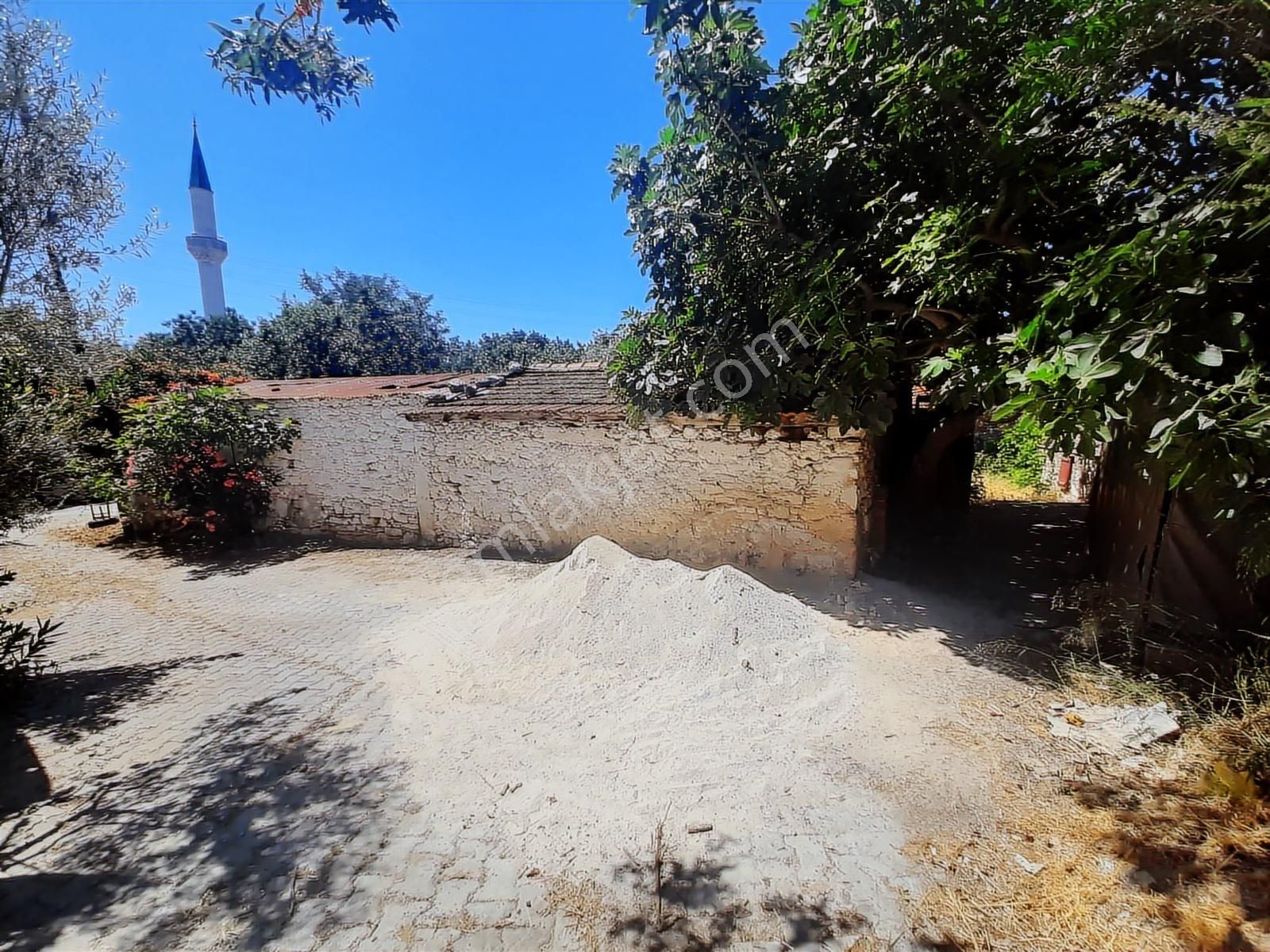 Urla Birgi Köy Merkezinde Satılık İki Ayrı Bölümlü Ev - Görsel 14