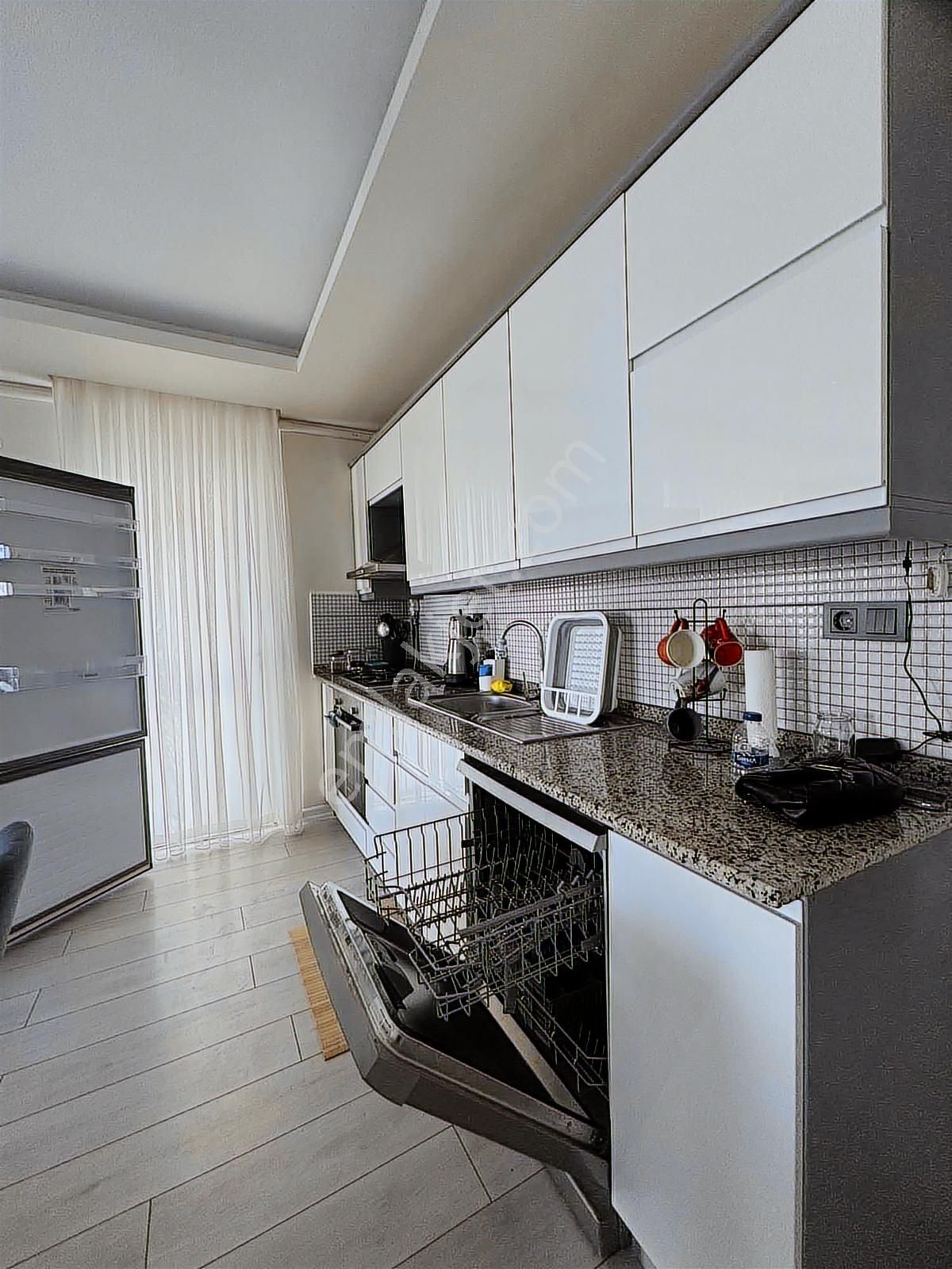 Kuşadası Ege Mahallesi'nde 3 + 1 Eşyalı Kiralık - Görsel 25