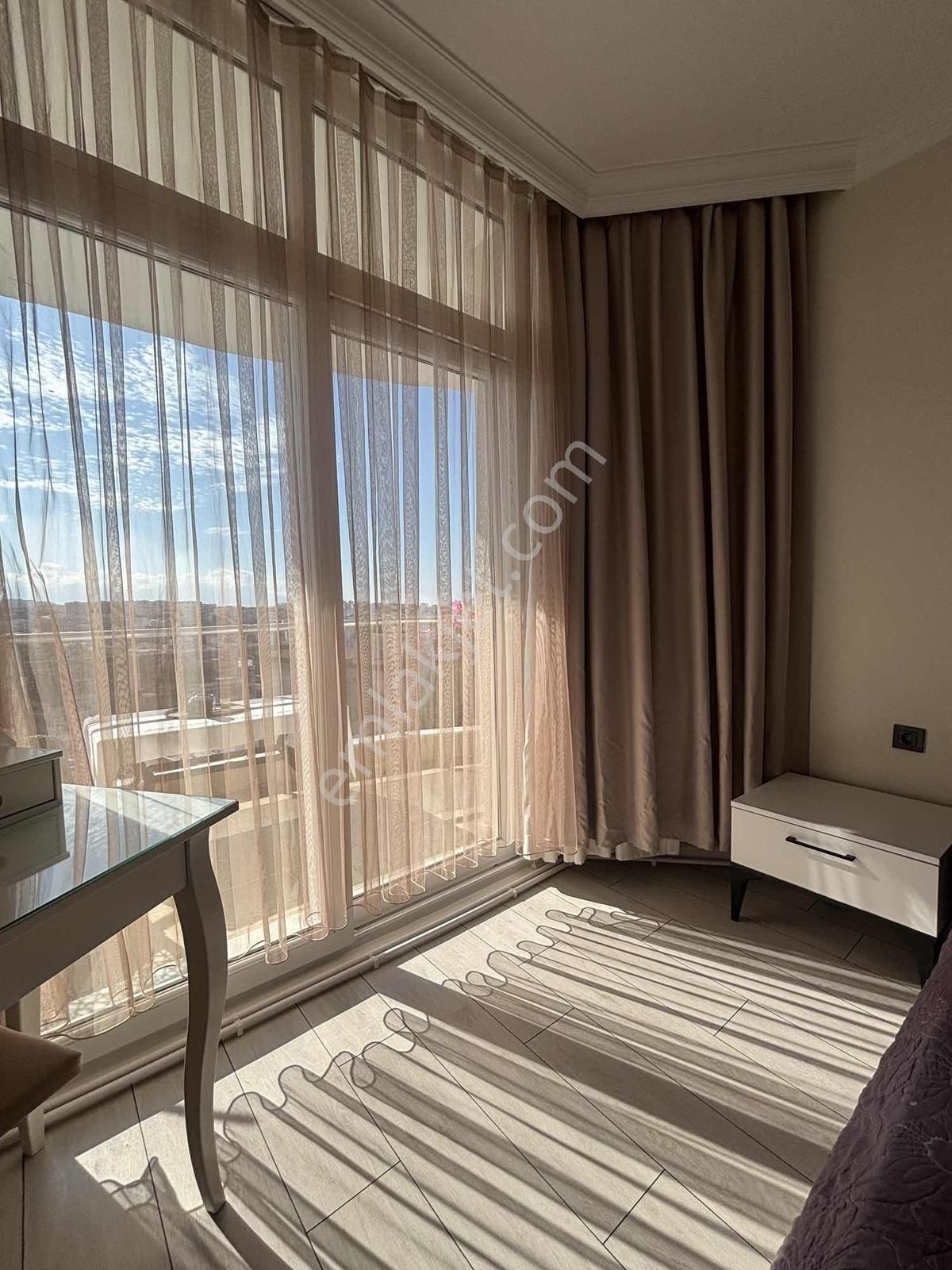 Kuşadası Ege Mahallesi'nde 3 + 1 Eşyalı Kiralık - Görsel 13