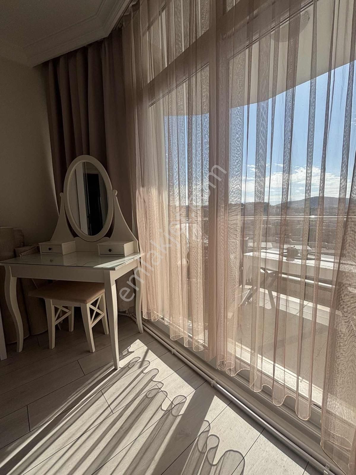 Kuşadası Ege Mahallesi'nde 3 + 1 Eşyalı Kiralık - Görsel 20