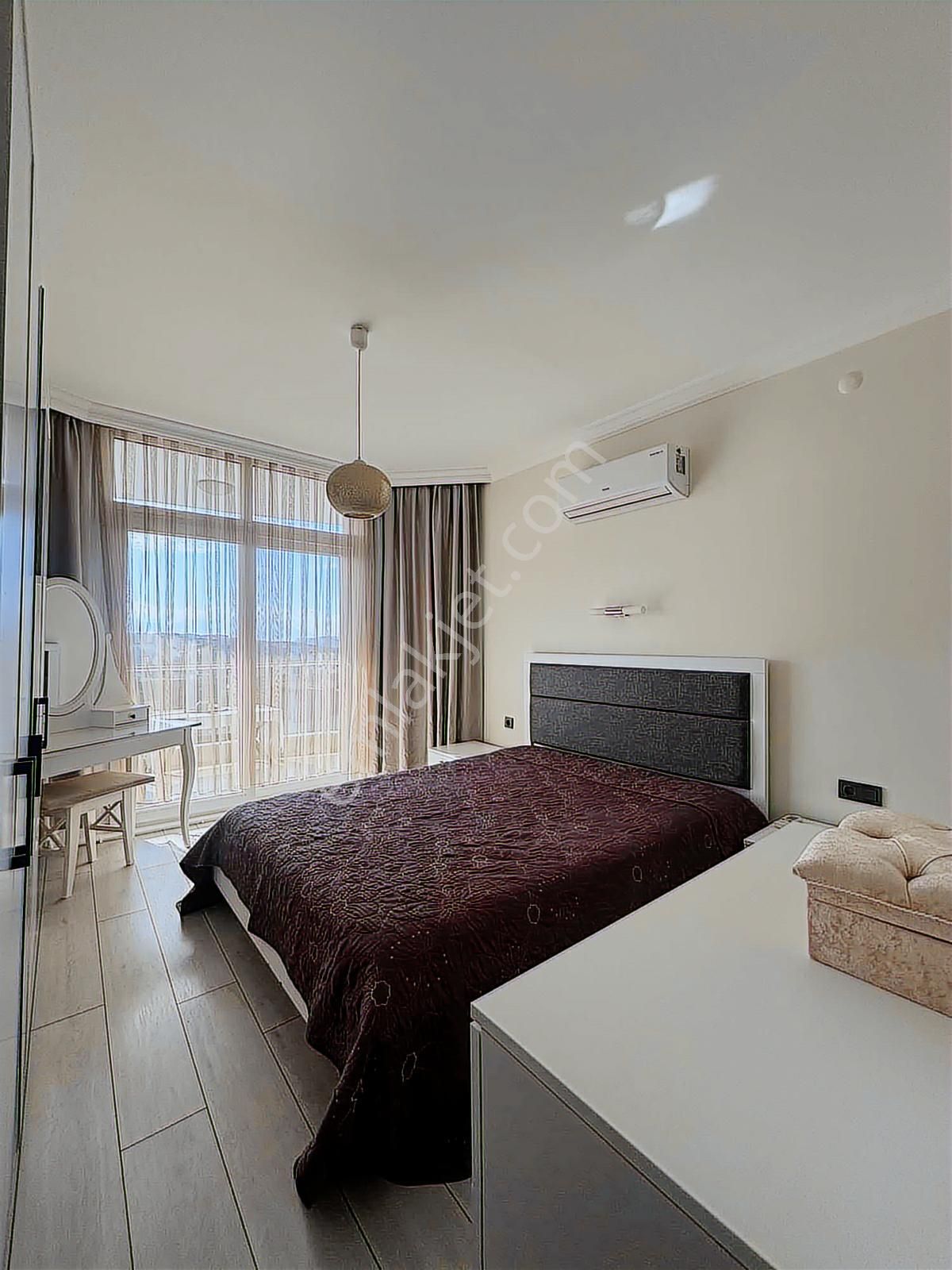 Kuşadası Ege Mahallesi'nde 3 + 1 Eşyalı Kiralık - Görsel 4