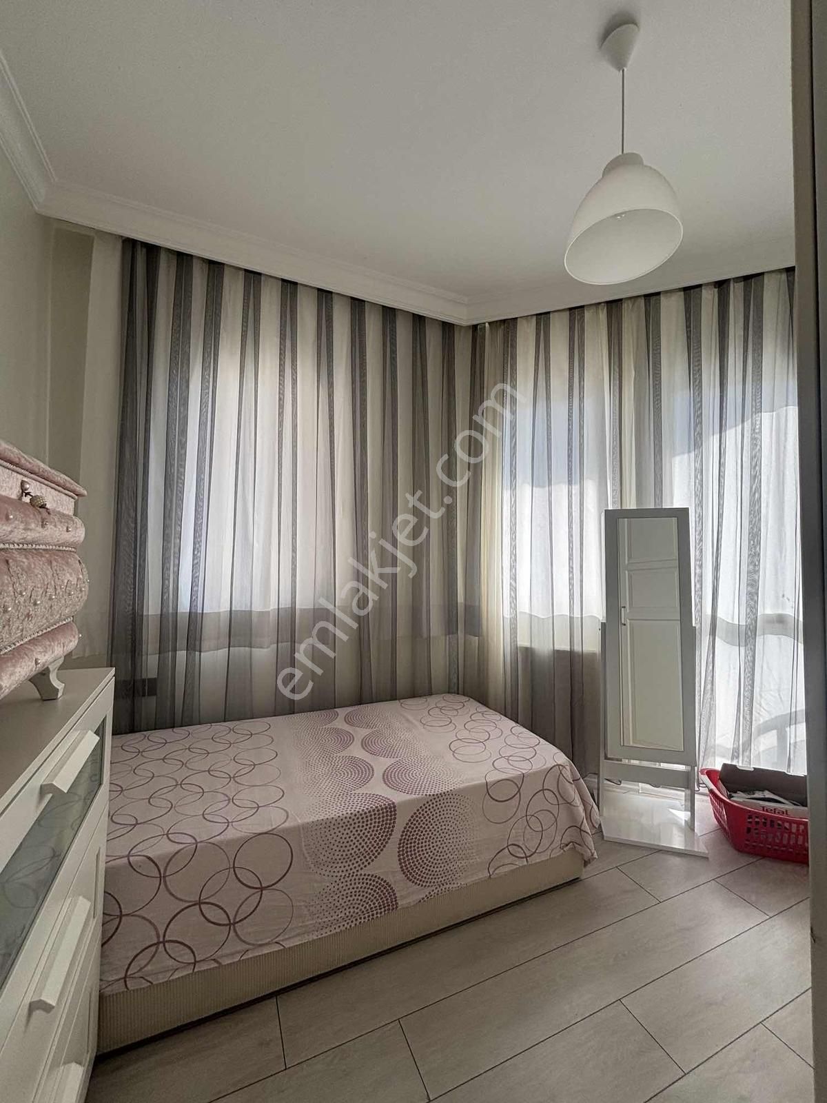 Kuşadası Ege Mahallesi'nde 3 + 1 Eşyalı Kiralık - Görsel 5